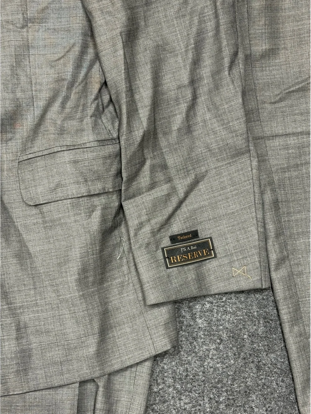 Jos A Bank Reserve 2 Piece Gray Wool Suit 44R/38 Tailored Fit